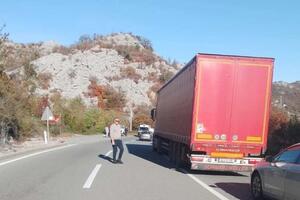 Motociklista teže povrijeđen u saobraćajnoj nezgodi na putu...