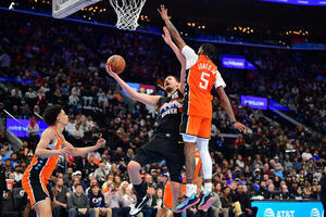 Detroit i bez prve petorke bolji od Bulsa, Jokić (55) i Kari (46)...