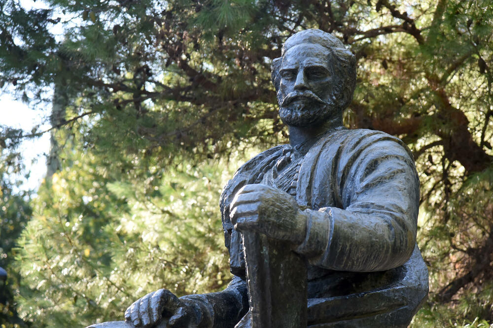 Spomenik Petru II Petroviću Njegošu u Podgorici (ilustracija), Foto: Luka Zeković