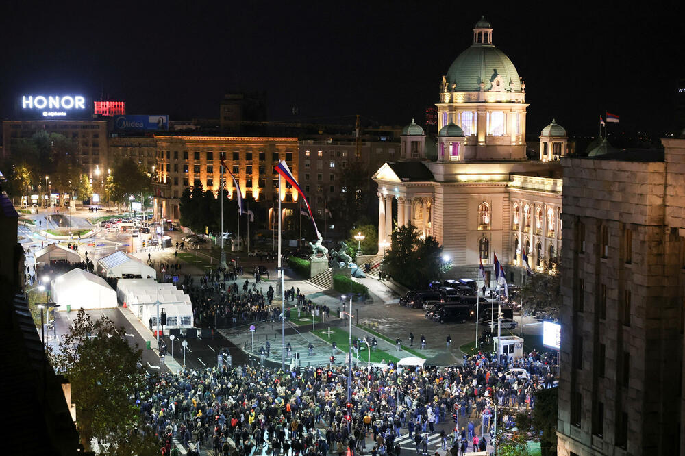 Šatori ispred Skupštine, Foto: Reuters