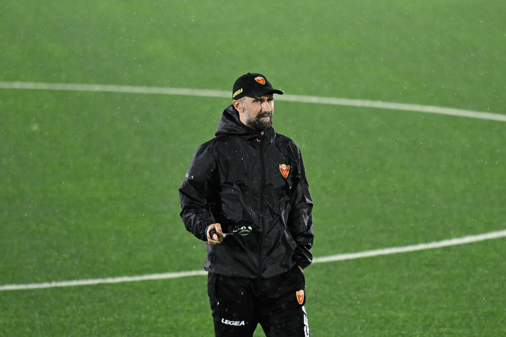 Vučinić sinoć na Gibraltaru, Foto: FSCG