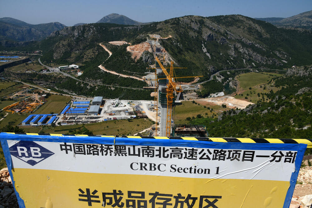 Crna Gora umalo upala u dužničko ropstvo, ali poslove i dalje daje kineskim kompanijama: gradilište auto-puta, Foto: BORIS PEJOVIC