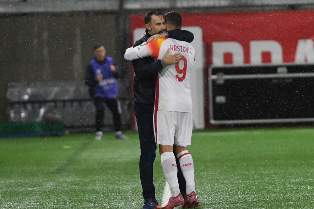 Vučinić i Krstović tokom meča na Gibraltaru, Foto: FSCG