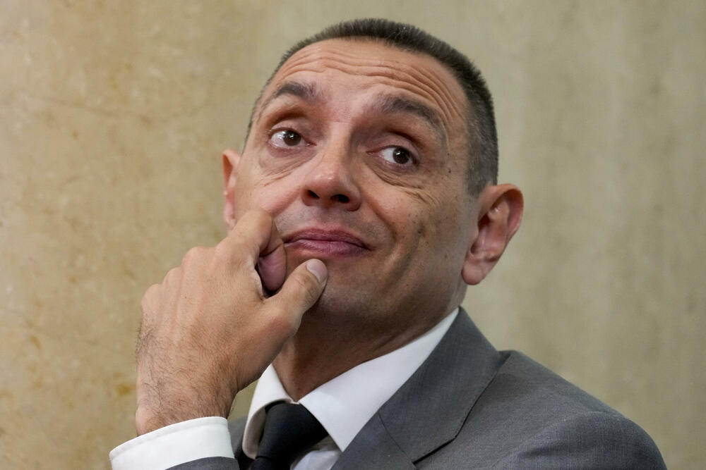 “NSD dao presudne glasove, što nije  razlog za čuđenje, već za gađenje”: Vulin