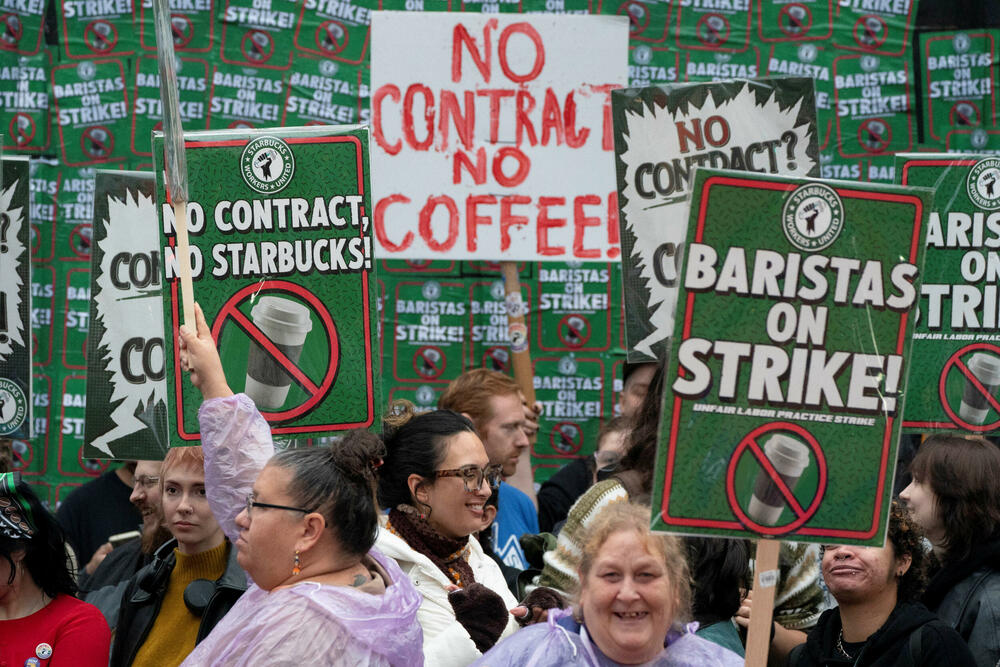 Zaposleni u Starbaksu štrajkuju u više od 40 gradova u SAD