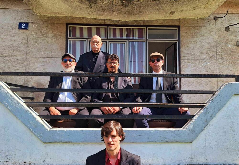 Sa snimanja spota za pjesmu “Roads”