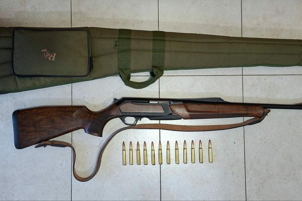 Oduzeta puška, Foto: Uprava policije