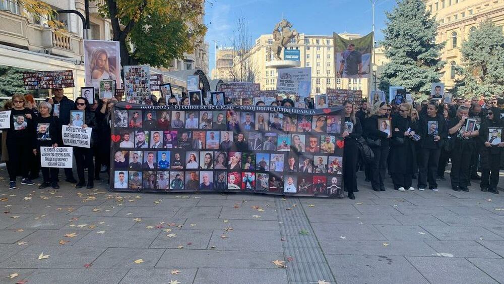 'Dosta je': Protestna šetnja porodica stradalih u klubu u Kočanima