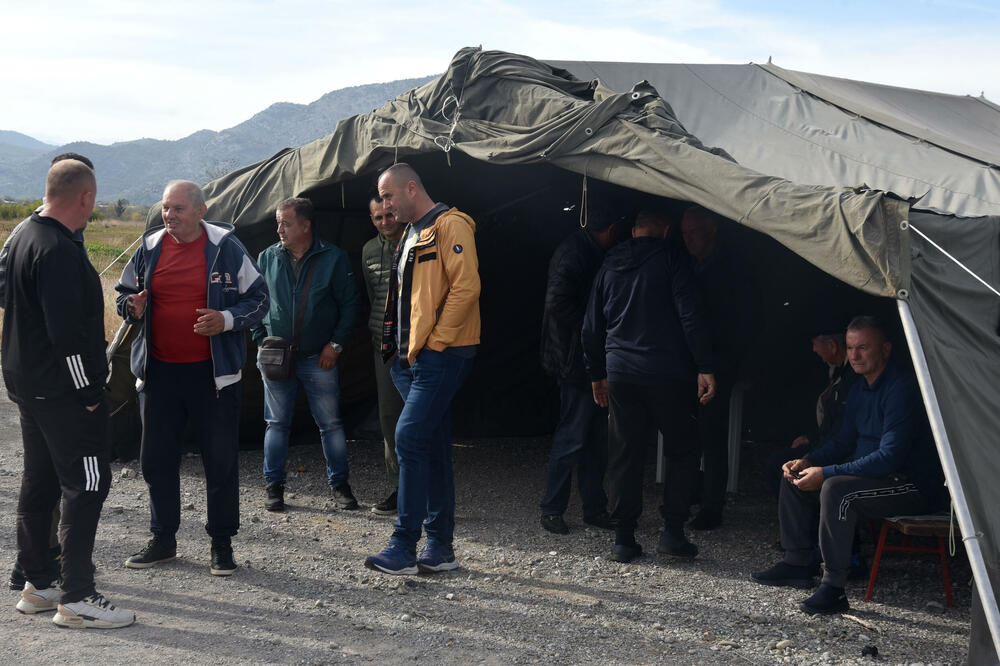 Not even a shovel - at the cost of life: "Vijesti" in Botun where locals...