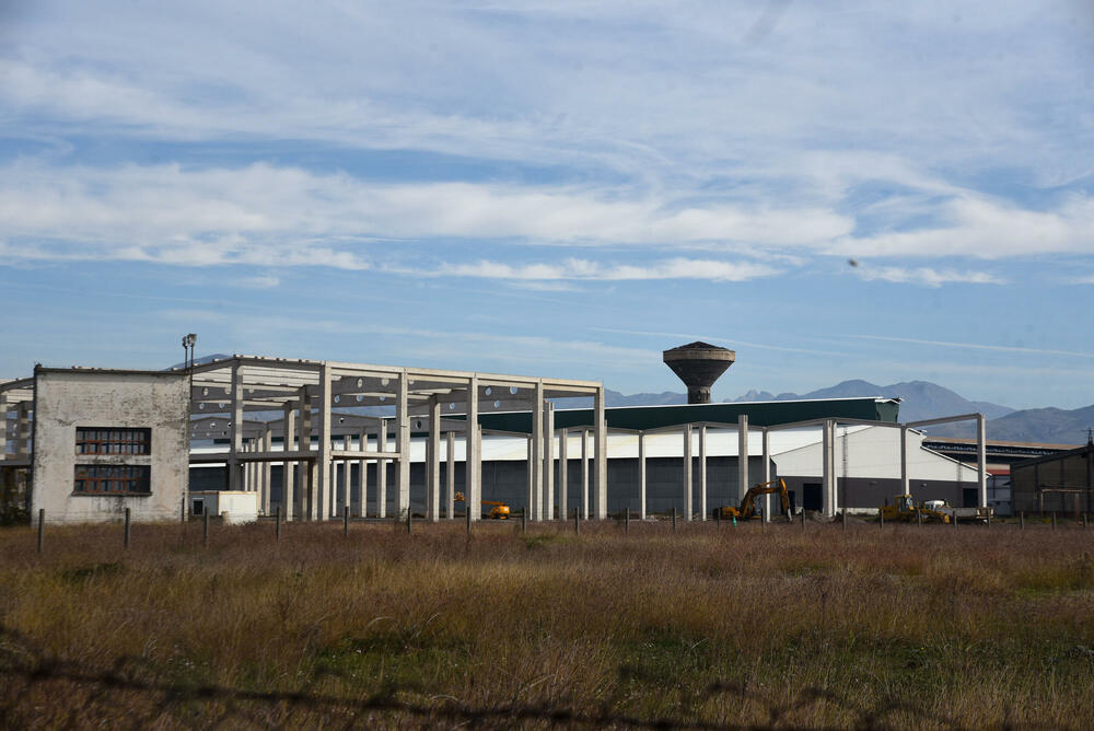 <p>Botunjani poručili da neće dozvoliti da se kolektor gradi na predviđenoj lokaciji i predložili novu - kod mosta Luča...</p>