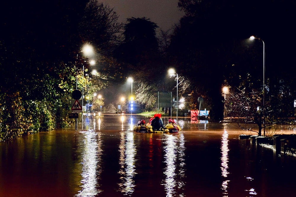 Spasilačke službe na terenu nakon poplava u Monmutširu (Vels), Foto: Reuters