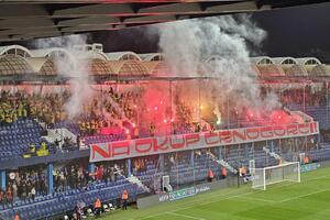 Sve gori pod Goricom: Pogledajte atmosferu prilikom intoniranja...