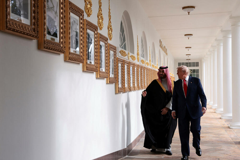 <p>Trampov odnos prema saudijskom princu Mohamedu bin Salmanu izazvao je oštru reakciju udovice Džamala Kašogija</p>  <p>"Ne postoji nikakvo opravdanje za ubistvo mog supruga. Iako je Džamal bio dobar, iskren i hrabar čovjek, mnogi možda nijesu dijelili njegova mišljenja i želju za slobodom medija", napisala je Hanan Elatr Kašogi na mreži X, pozivajući bin Salmana da se sastane s njom</p>