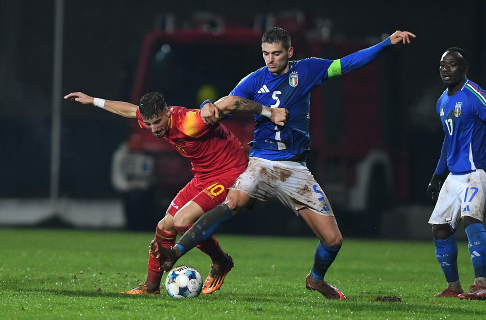 <p>U21 reprezentacija Crne Gore poražena 4:1 od Italije u šestom meču kvalifikacija za Evropsko prvenstvo, iako je povela golom Balše Mrvaljevića. Gosti moćni u nastavku</p>