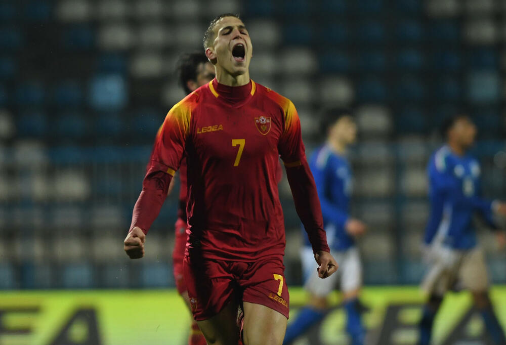 <p>U21 reprezentacija Crne Gore poražena 4:1 od Italije u šestom meču kvalifikacija za Evropsko prvenstvo, iako je povela golom Balše Mrvaljevića. Gosti moćni u nastavku</p>