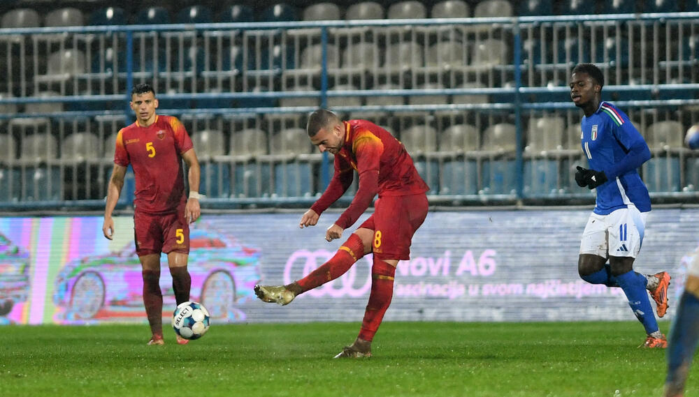 <p>U21 reprezentacija Crne Gore poražena 4:1 od Italije u šestom meču kvalifikacija za Evropsko prvenstvo, iako je povela golom Balše Mrvaljevića. Gosti moćni u nastavku</p>