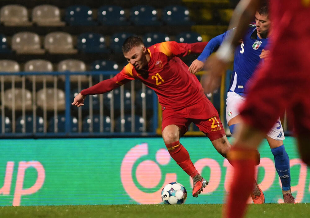 <p>U21 reprezentacija Crne Gore poražena 4:1 od Italije u šestom meču kvalifikacija za Evropsko prvenstvo, iako je povela golom Balše Mrvaljevića. Gosti moćni u nastavku</p>
