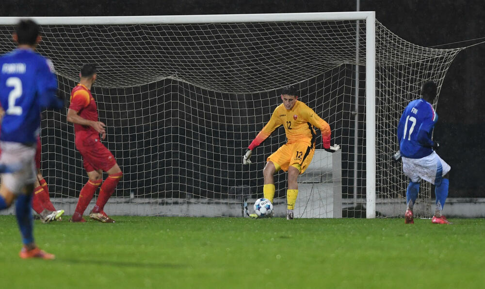 <p>U21 reprezentacija Crne Gore poražena 4:1 od Italije u šestom meču kvalifikacija za Evropsko prvenstvo, iako je povela golom Balše Mrvaljevića. Gosti moćni u nastavku</p>
