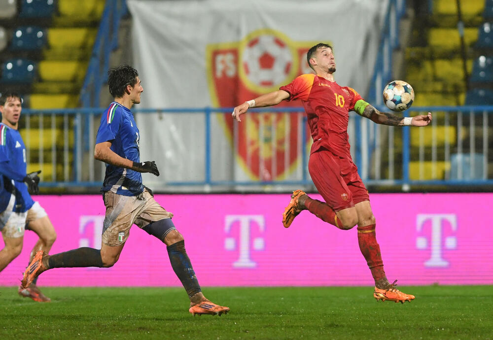 <p>U21 reprezentacija Crne Gore poražena 4:1 od Italije u šestom meču kvalifikacija za Evropsko prvenstvo, iako je povela golom Balše Mrvaljevića. Gosti moćni u nastavku</p>