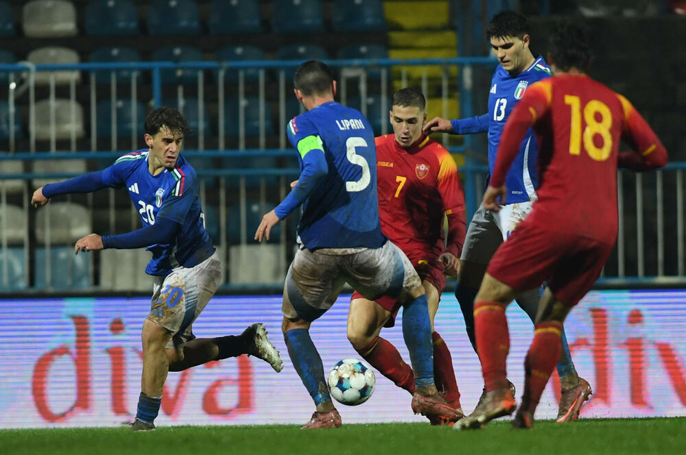 <p>U21 reprezentacija Crne Gore poražena 4:1 od Italije u šestom meču kvalifikacija za Evropsko prvenstvo, iako je povela golom Balše Mrvaljevića. Gosti moćni u nastavku</p>