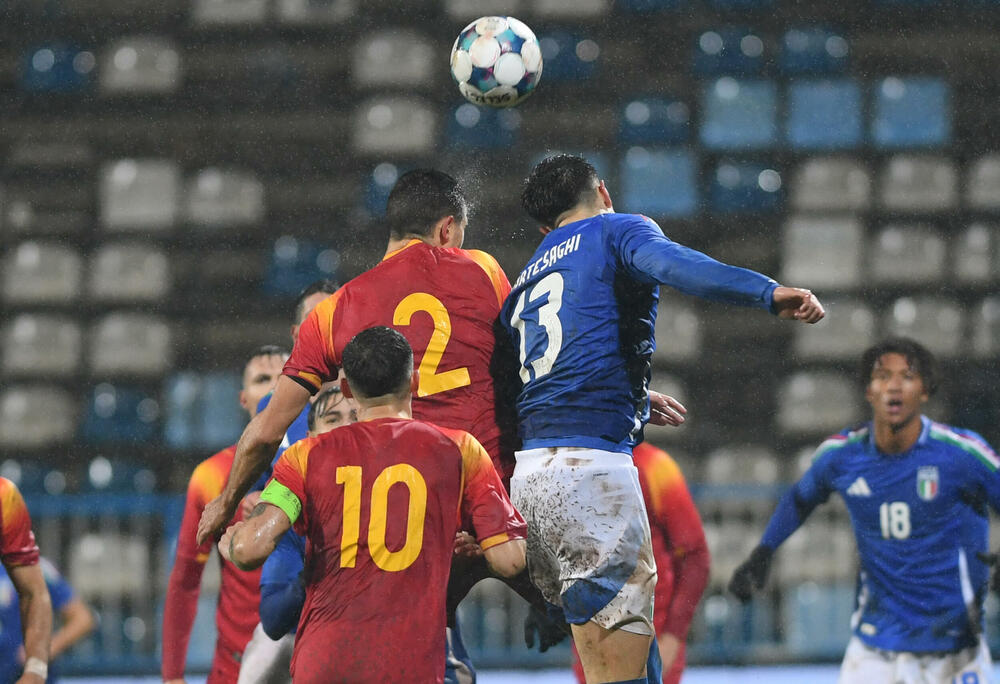 <p>U21 reprezentacija Crne Gore poražena 4:1 od Italije u šestom meču kvalifikacija za Evropsko prvenstvo, iako je povela golom Balše Mrvaljevića. Gosti moćni u nastavku</p>