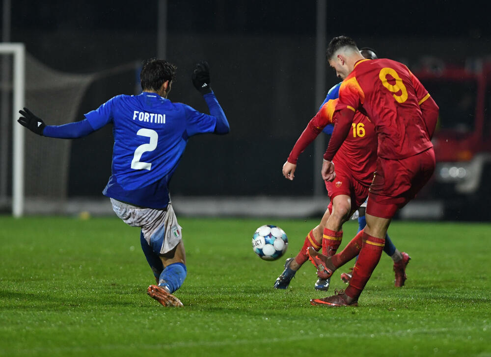 <p>U21 reprezentacija Crne Gore poražena 4:1 od Italije u šestom meču kvalifikacija za Evropsko prvenstvo, iako je povela golom Balše Mrvaljevića. Gosti moćni u nastavku</p>