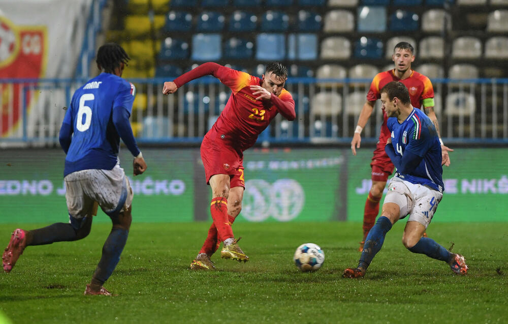 <p>U21 reprezentacija Crne Gore poražena 4:1 od Italije u šestom meču kvalifikacija za Evropsko prvenstvo, iako je povela golom Balše Mrvaljevića. Gosti moćni u nastavku</p>