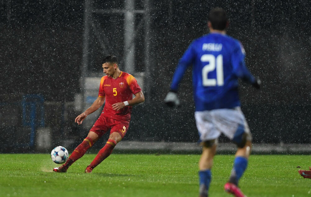 <p>U21 reprezentacija Crne Gore poražena 4:1 od Italije u šestom meču kvalifikacija za Evropsko prvenstvo, iako je povela golom Balše Mrvaljevića. Gosti moćni u nastavku</p>