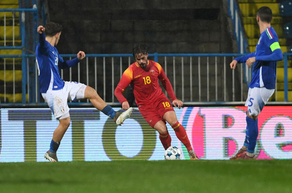 <p>U21 reprezentacija Crne Gore poražena 4:1 od Italije u šestom meču kvalifikacija za Evropsko prvenstvo, iako je povela golom Balše Mrvaljevića. Gosti moćni u nastavku</p>