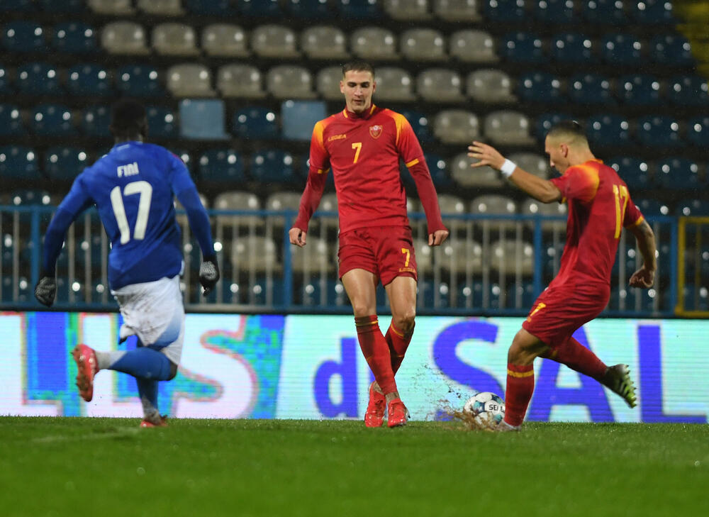 <p>U21 reprezentacija Crne Gore poražena 4:1 od Italije u šestom meču kvalifikacija za Evropsko prvenstvo, iako je povela golom Balše Mrvaljevića. Gosti moćni u nastavku</p>