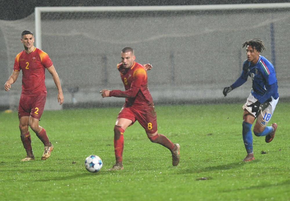 <p>U21 reprezentacija Crne Gore poražena 4:1 od Italije u šestom meču kvalifikacija za Evropsko prvenstvo, iako je povela golom Balše Mrvaljevića. Gosti moćni u nastavku</p>