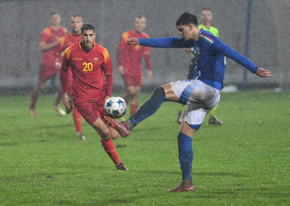 <p>U21 reprezentacija Crne Gore poražena 4:1 od Italije u šestom meču kvalifikacija za Evropsko prvenstvo, iako je povela golom Balše Mrvaljevića. Gosti moćni u nastavku</p>