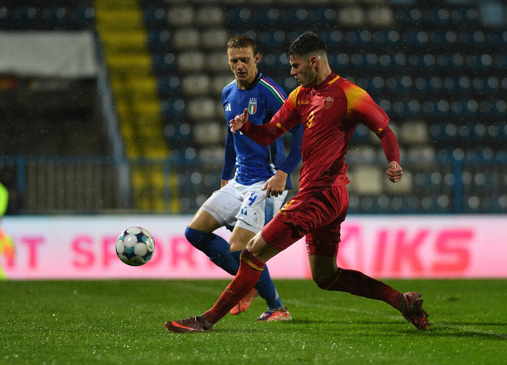 <p>U21 reprezentacija Crne Gore poražena 4:1 od Italije u šestom meču kvalifikacija za Evropsko prvenstvo, iako je povela golom Balše Mrvaljevića. Gosti moćni u nastavku</p>