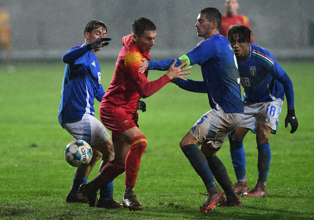 <p>U21 reprezentacija Crne Gore poražena 4:1 od Italije u šestom meču kvalifikacija za Evropsko prvenstvo, iako je povela golom Balše Mrvaljevića. Gosti moćni u nastavku</p>