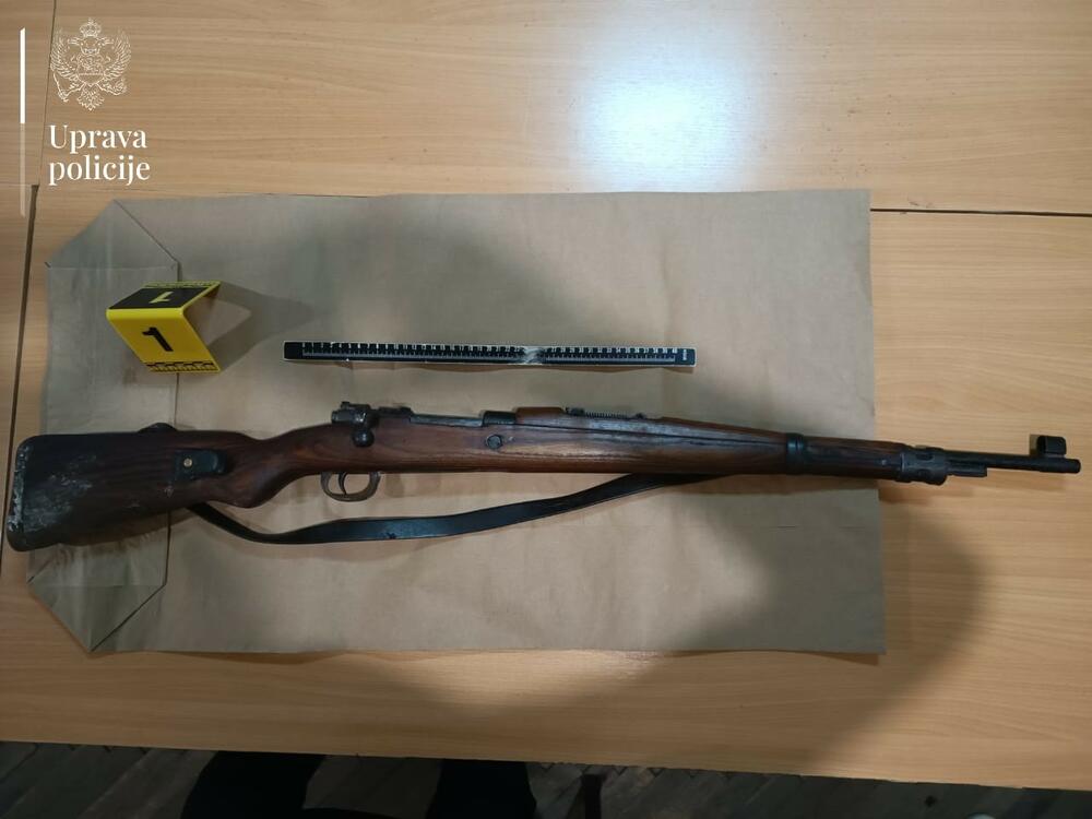 Bjelopoljska policija zasegla puško v ilegalni posesti in vložila kazensko ovadbo