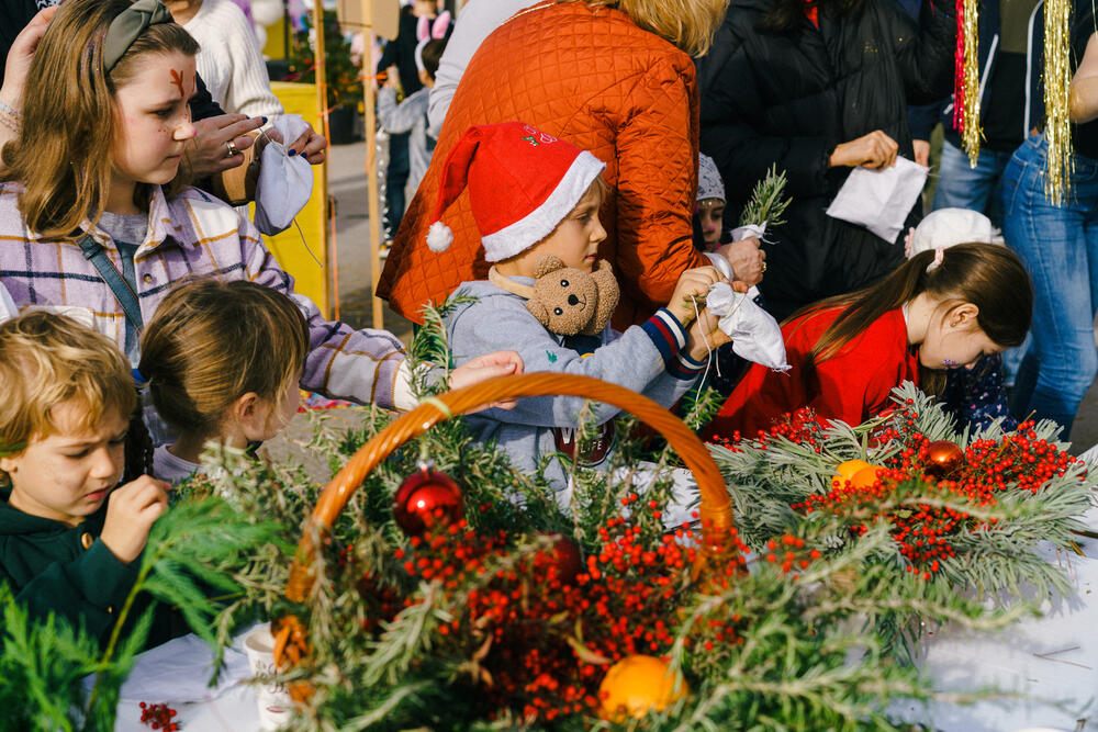 <p><em>Dukley Hotel & Resort otvara prazničnu sezonu 15. decembra, pretvarajući svoje restorane i kaldrme rizorta u elegantno uređenu zimsku scenu ispunjenu gastronomijom, muzikom uživo i toplom prazničnom atmosferom. Program će trajati do 1. januara i osmišljen je tako da svaki segment, od porodičnih trenutaka do svečanih večeri, ima svoj poseban karakter i doživljaj.</em></p>