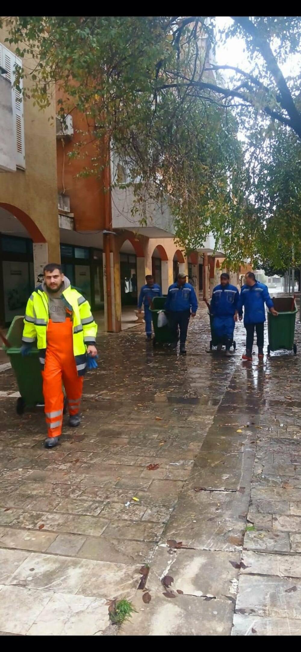 <p>U akciji su učestvovali radnici Komunalnog preduzeća kao i ostalih preduzeća i službi koje čine Tim za zaštitu i spasavanje opštine Budva</p>