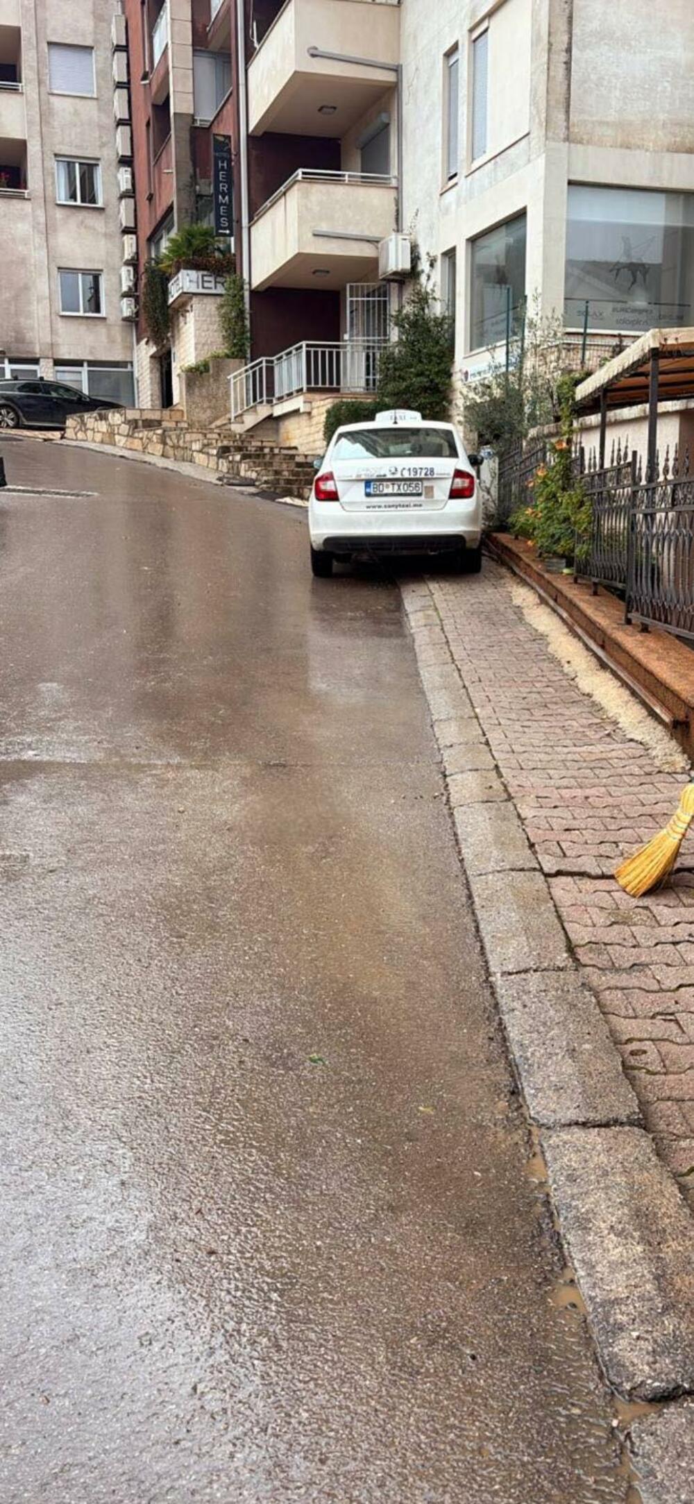 <p>U akciji su učestvovali radnici Komunalnog preduzeća kao i ostalih preduzeća i službi koje čine Tim za zaštitu i spasavanje opštine Budva</p>