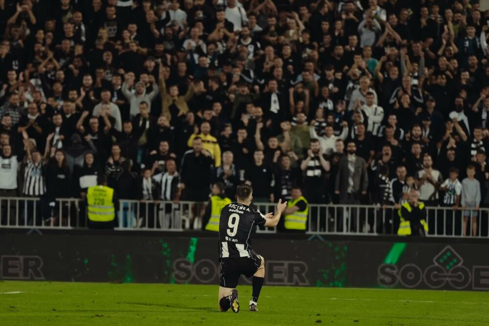 Kostić proslavlja gol u stilu Delibašića, Foto: Printscreen YouTube/FK Partizan Beograd