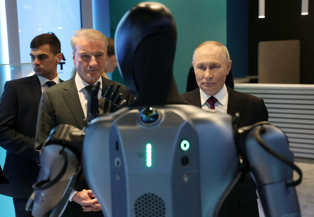 <p>"Moje ime je Grin. Ja sam prvi ruski humanoidni robot sa ugrađenom vještačkom inteligencijom. To znači da nisam samo program na ekranu, već fizičko utjelovljenje tehnologije", rekao je robot Putinu</p>