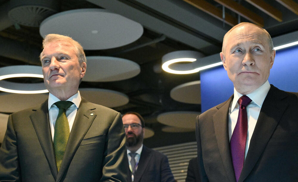 <p>"Moje ime je Grin. Ja sam prvi ruski humanoidni robot sa ugrađenom vještačkom inteligencijom. To znači da nisam samo program na ekranu, već fizičko utjelovljenje tehnologije", rekao je robot Putinu</p>