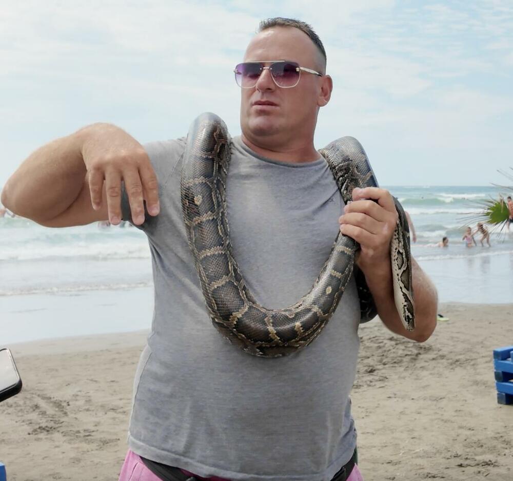 Alović je bio nedostupan za odgovor, u međuvremenu je pritvoren zbog nasilja u porodici