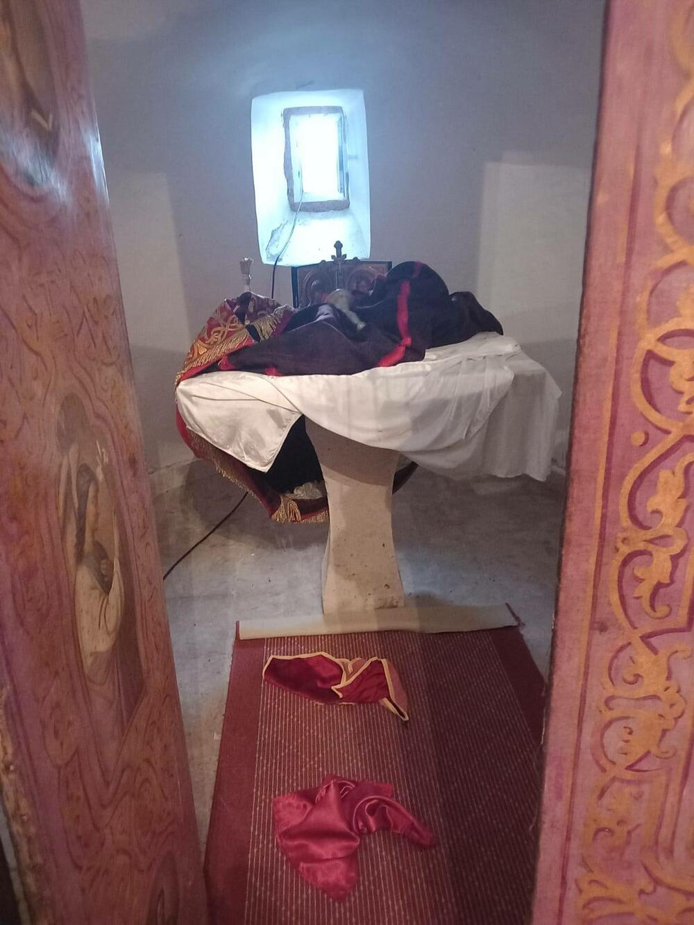 <p>"Službenici uprave policije OB Ulcinj preduzimaju mjere i radnje iz njihove nadležnosti u cilju otkrivanja učinilaca krivičnog djela", kratko je saopšteno Vijestima" iz ulcinjskog Osnovnog državnog tužilaštva (ODT)</p>