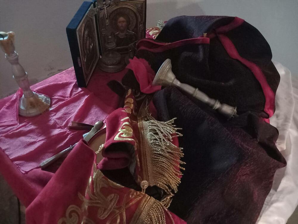 <p>"Službenici uprave policije OB Ulcinj preduzimaju mjere i radnje iz njihove nadležnosti u cilju otkrivanja učinilaca krivičnog djela", kratko je saopšteno Vijestima" iz ulcinjskog Osnovnog državnog tužilaštva (ODT)</p>