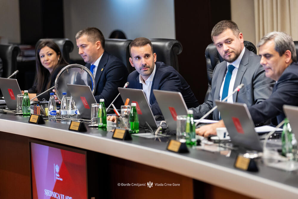Premijerovom kabinetu povećani troškovi službenih putovanja sa 120 na 170 hiljada eura: detalj sa sjednice Vlade, Foto: Djordje Cmiljanic