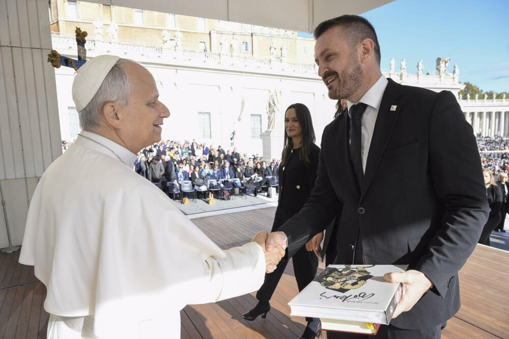 Papa i Dukaj, Foto: Ministarstvo javne uprave