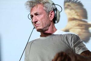 Šon Pen snimio film o ratu u Ukrajini za jedan dolar - o čemu se...