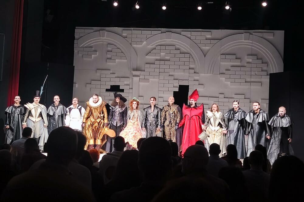 Ansambl na poklonu, Foto: Jelena Kontić