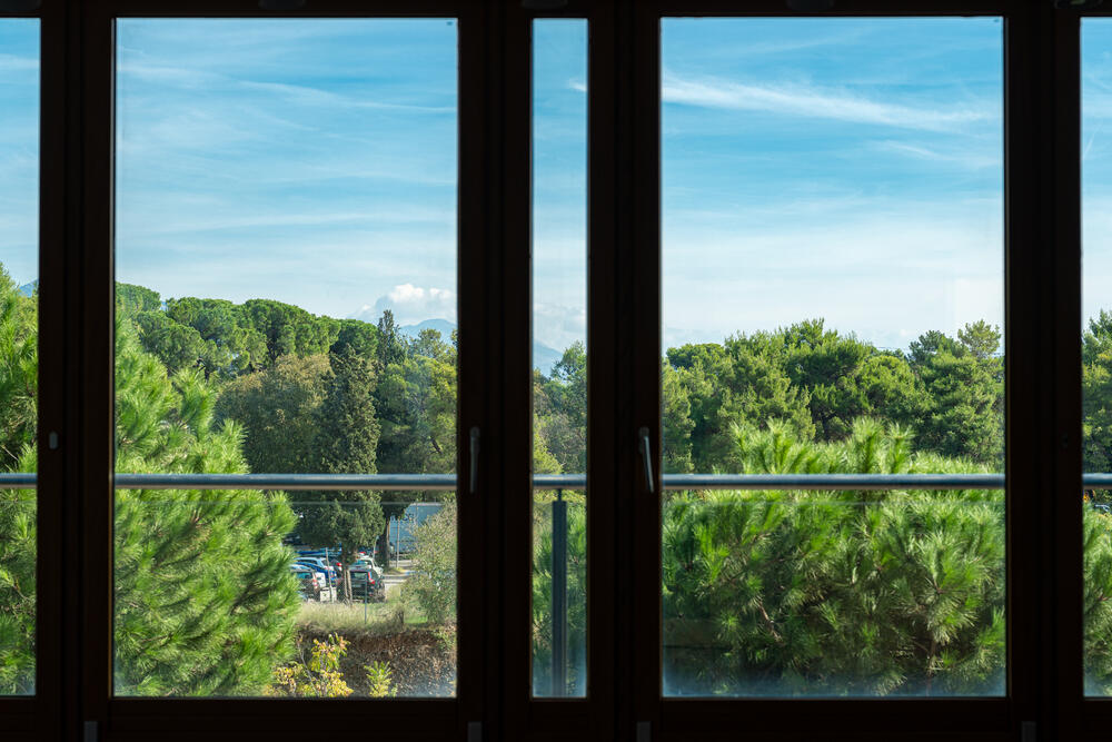 <p><em>Nakon godina u kojima je bio sinonim za poslovni i društveni centar glavnog grada, prestižni kompleks Capital Plaza po prvi put izlazi na tržište sa ponudom svojih stambenih jedinica.</em></p>