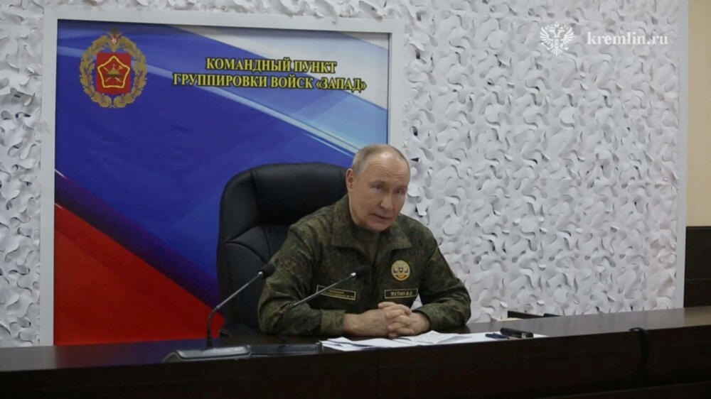 <p>Ukrajina je takođe odbacila ruske navode da su njene snage preuzele velike djelove još dva grada &mdash; Pokrovska, logističkog čvorišta koje Rusija pokušava da zauzme mjesecima, i Volčanska, blizu ruske granice</p>